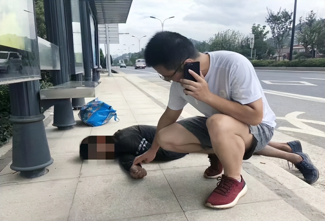 贵州一男子开玩笑险些把邻居笑死,男子讲笑话笑死邻居被捕