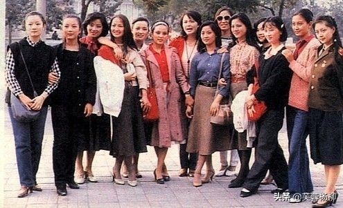 红楼梦新旧对比黛玉给宝玉喂酒,红楼梦不同版本对比视频