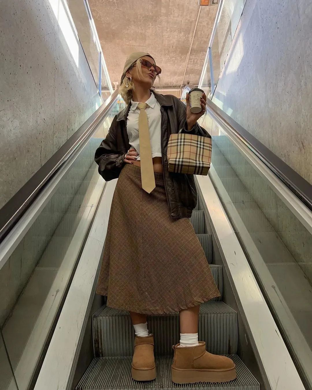 抢断货！这双丑鞋火成热门单品？！网友：又是看不懂的时尚…