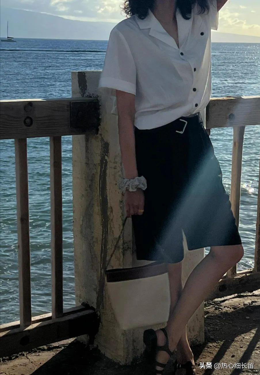 t恤加上立体感强的衬衫气场全开,女式短袖t恤衬衫