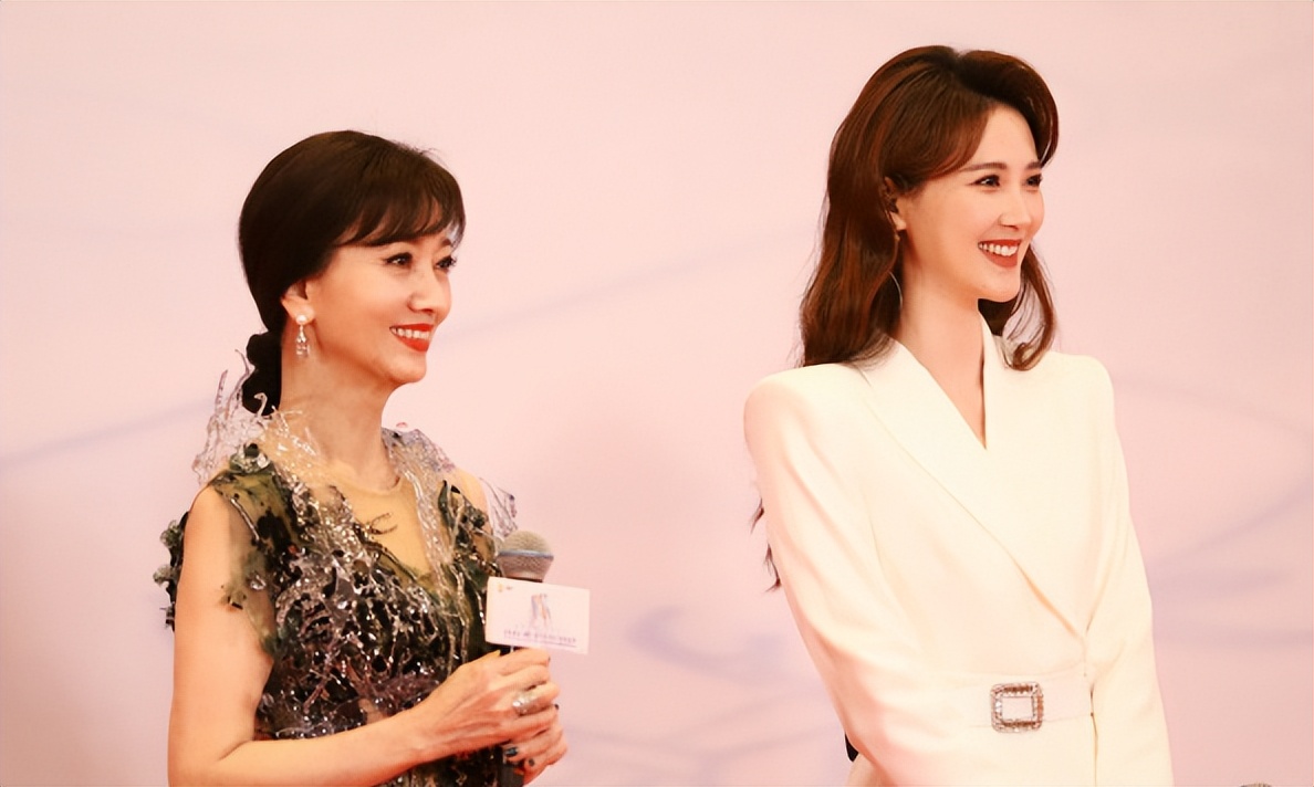 央视主持人组合同台,央视百位主持同台