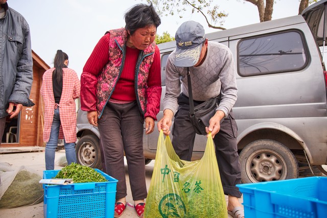 这辈子穿得最贵的衣服,终于穿上了最贵的衣服