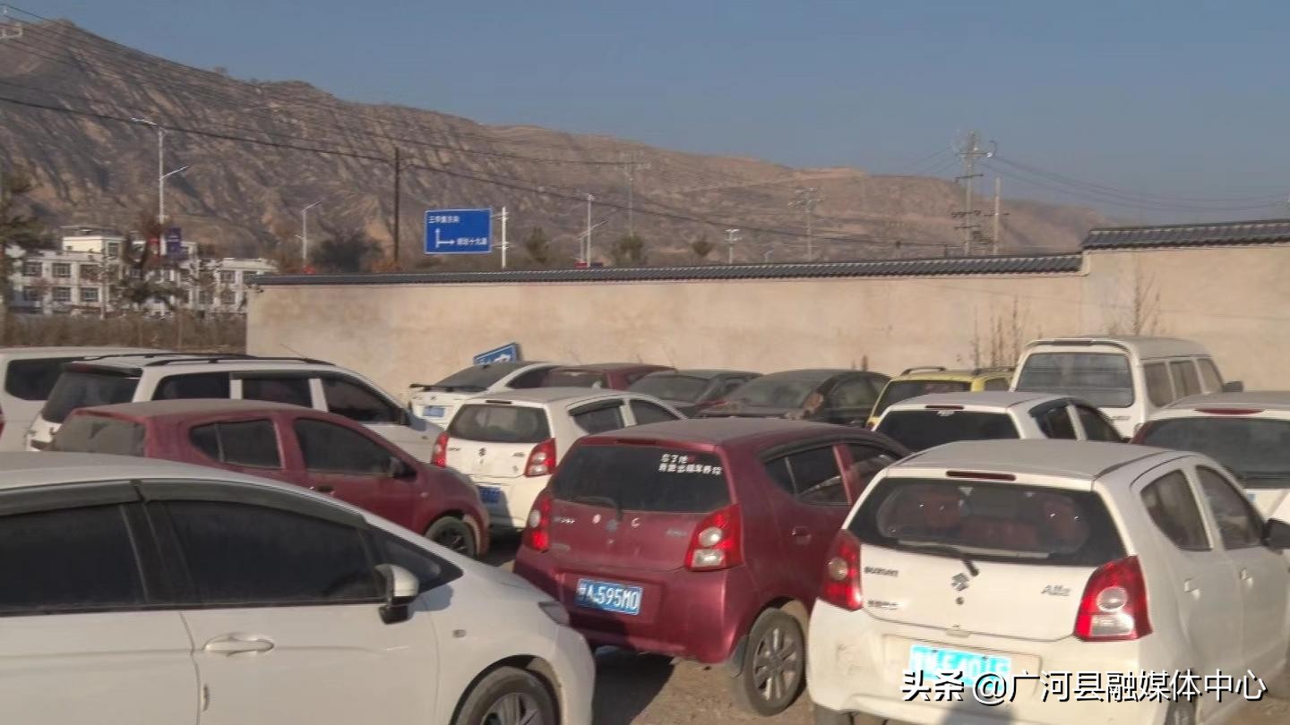 广河县首名“黑车”司机弃“黑”转行开上正规出租车