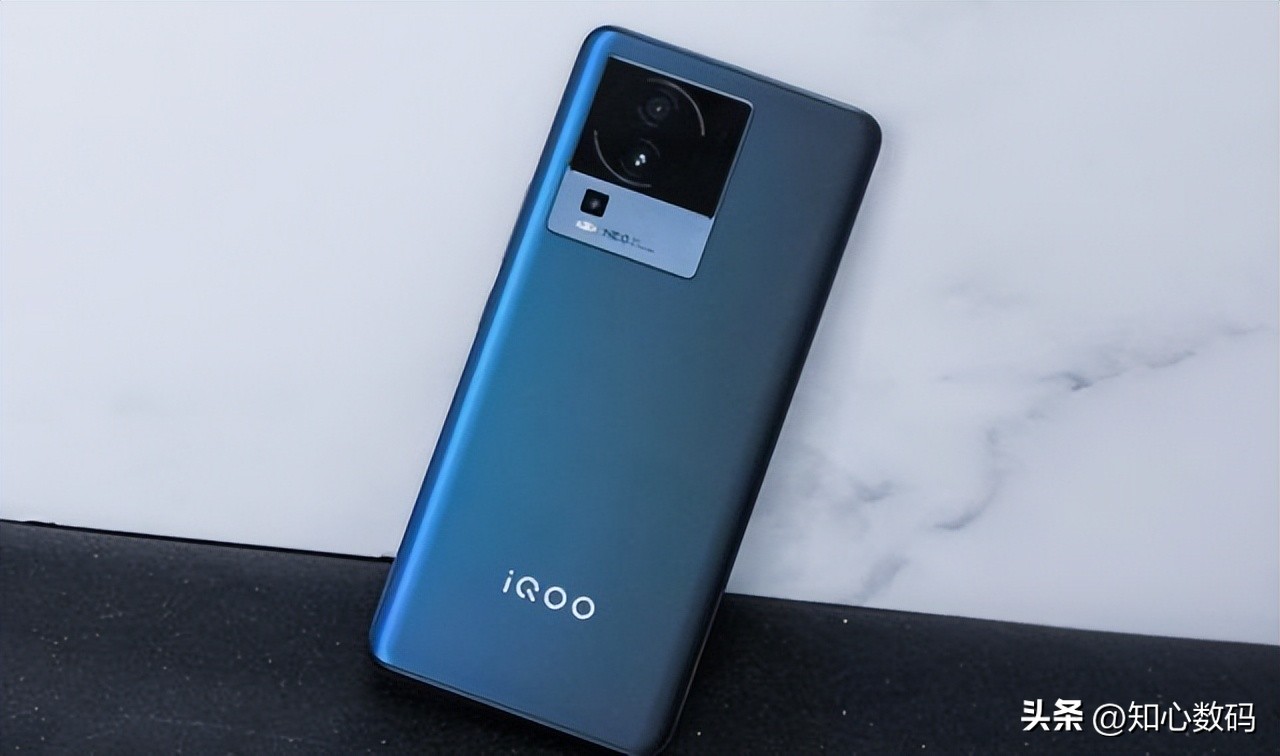 iqooneo5s和iqoo7哪个值得入手,iqooneo7使用感受优缺点