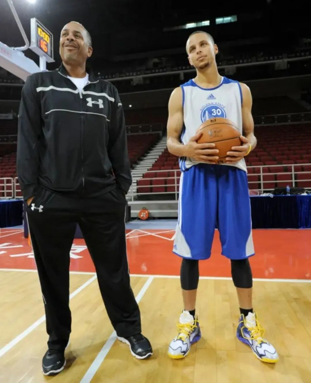 安德玛篮球鞋库里4冠军归来,安德玛库里绝版球鞋