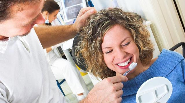 牙龈萎缩的原因及解决办法,牙龈加速愈合的原因有哪些