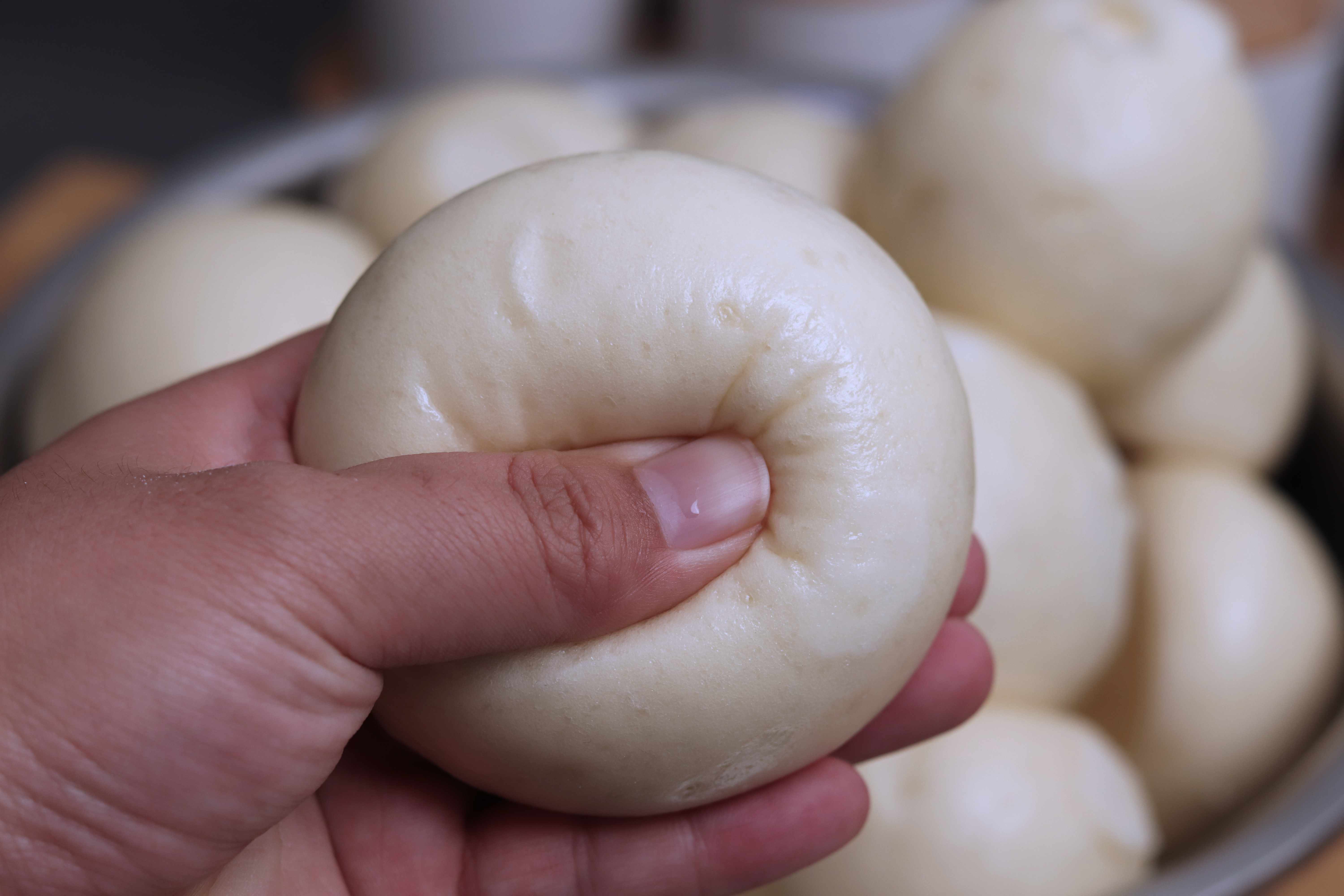 蒸馒头发面不放酵母的做法,蒸馒头时发面要不要加酵母