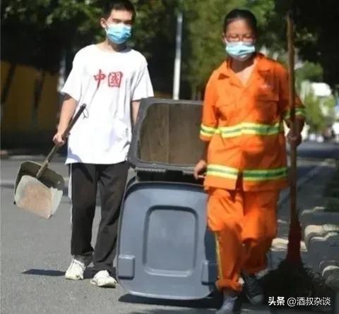 天坑专业：环卫工夫妻花巨资让孩子读技校，技校有校无技误人子弟