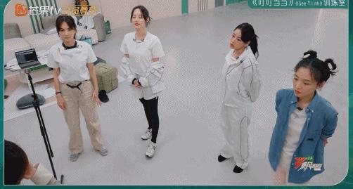 小白花被玫瑰嘲笑故事,小白花被玫瑰嘲笑