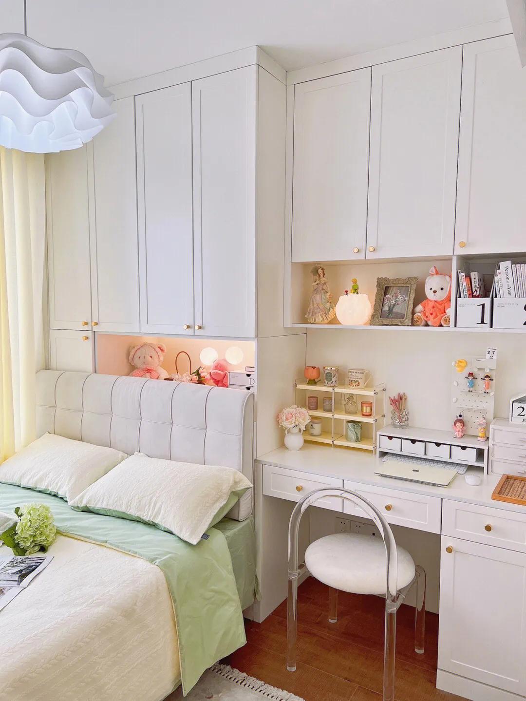 小户型卧室榻榻米床柜一体轻奢风,尚品宅配卧室榻榻米效果图小户型