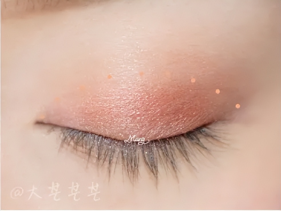 先画眼线还是先画眼影的教程,单眼皮如何画眼影妆初学者教程