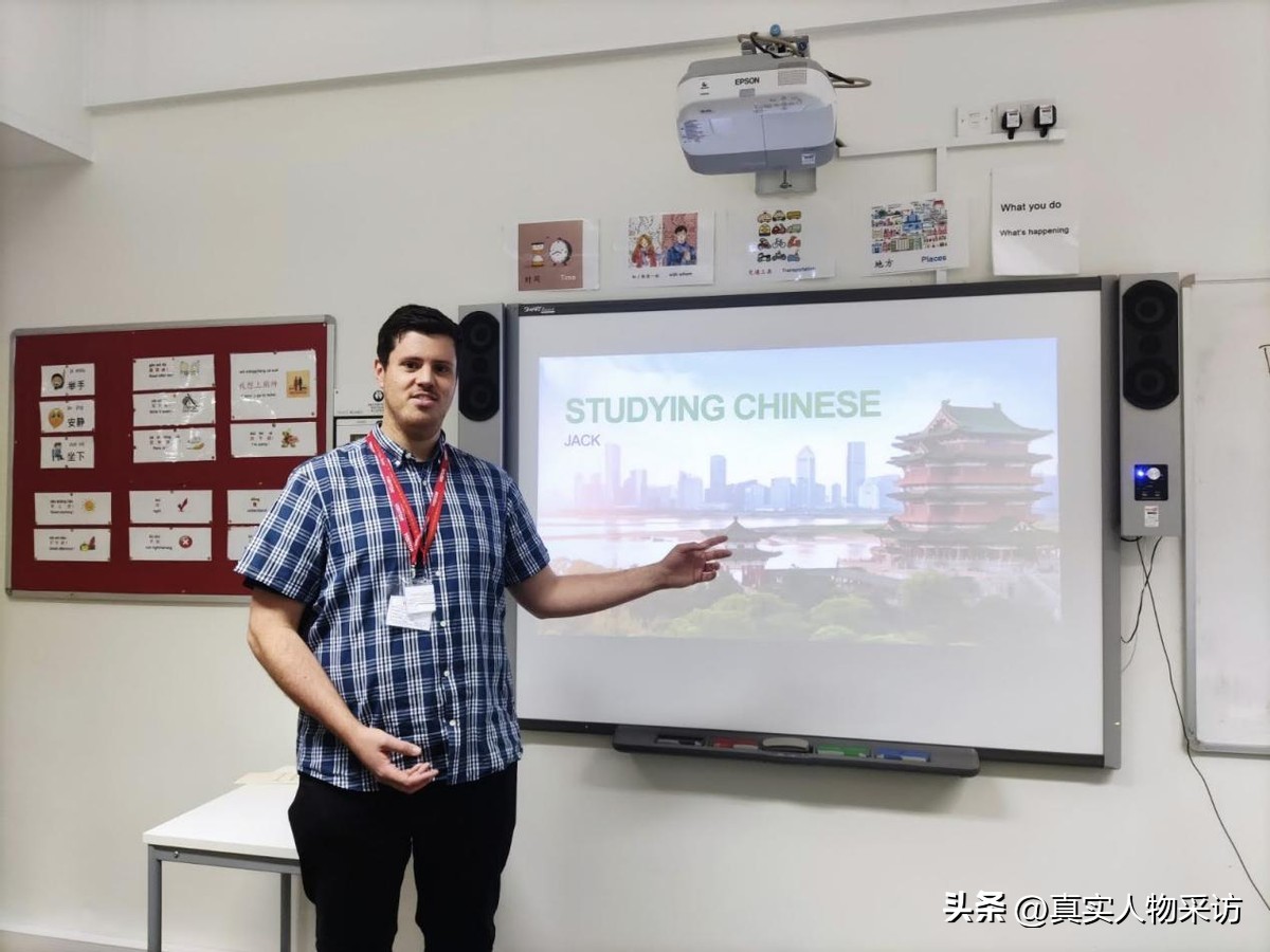 英国小伙来中国8年回自己国家,英国小伙来中国旅游原视频