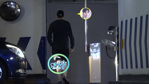 娜扎牛仔裤引争议,娜扎黑色破洞裤