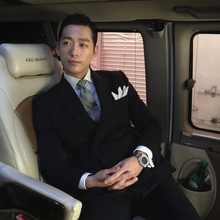 黑色太阳南宫珉戴的手表,南宫珉戴的手表