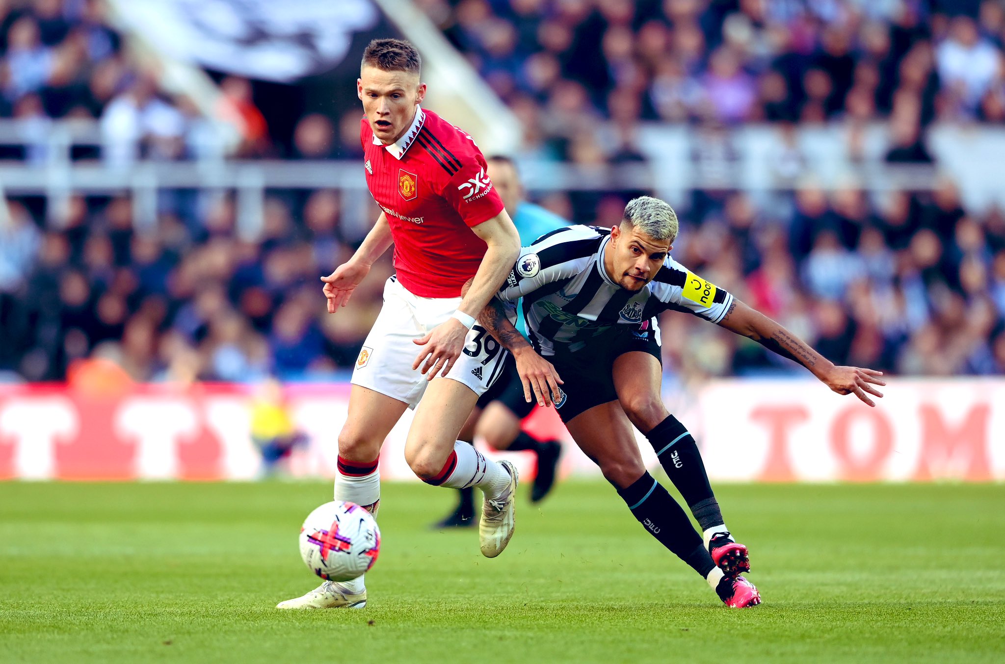 红魔曼联快速反击,红魔再次上演三球大逆转