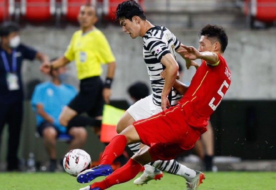 国足输叙利亚乌龙,国足0-3不敌韩国第一球判罚