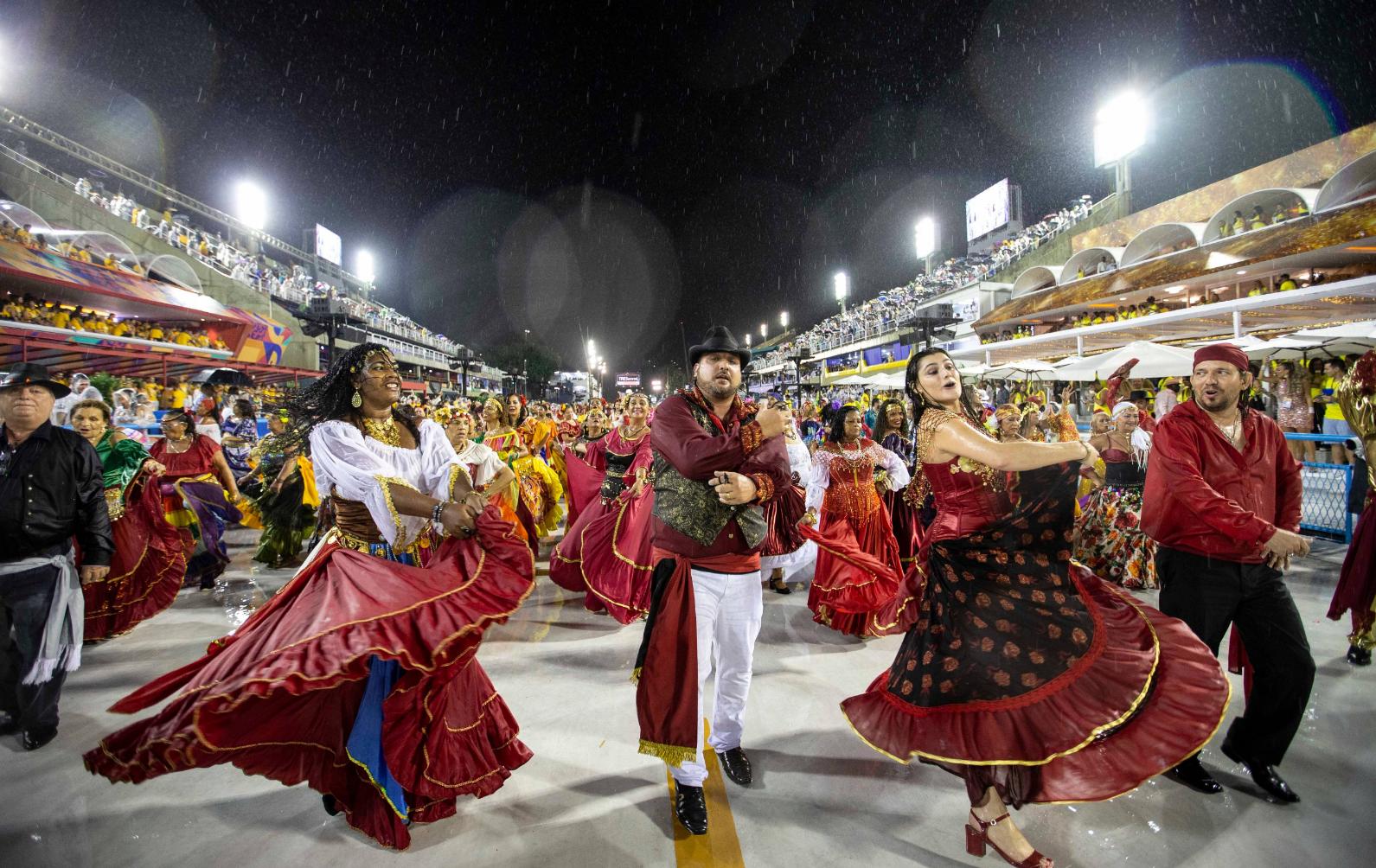 巴西狂欢节盛况,巴西狂欢节有多疯狂