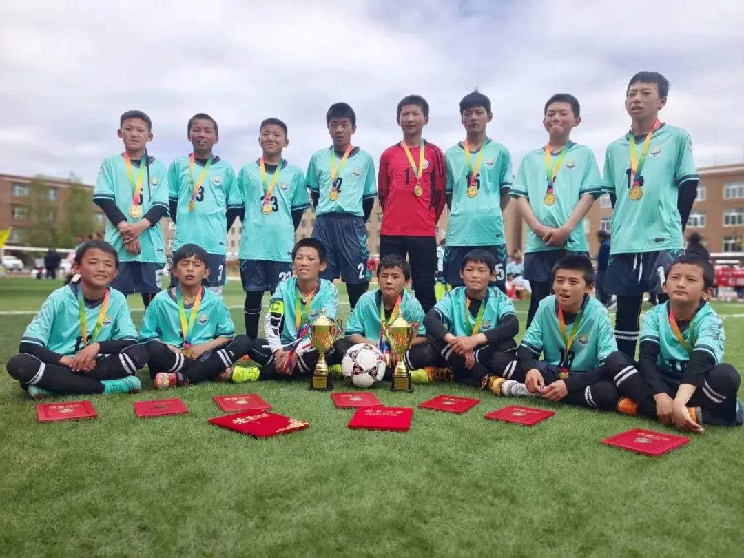 少年篮球赛场面,少年足球联赛视频