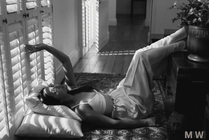 50岁瞿颖怎么老成这样!近照晒得黢黑大变样,皮肤松弛肤质太粗糙