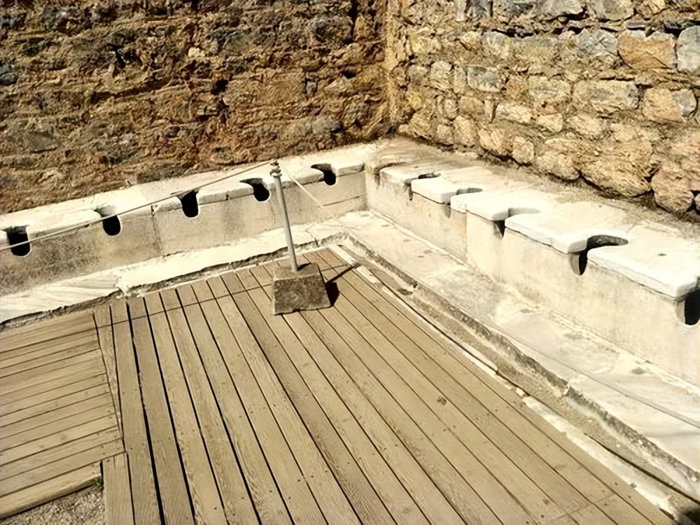 20年前的智能马桶,古罗马时代厕所