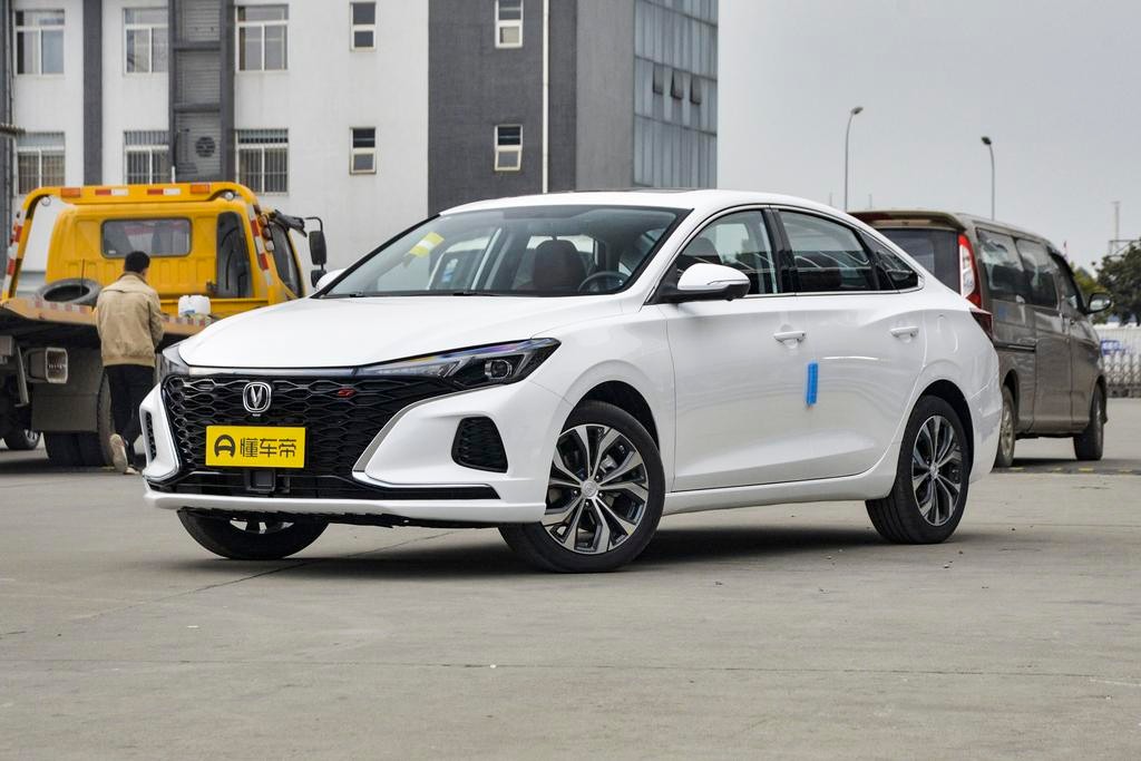 10万左右的家用轿车大比拼,10万以内四款家用小型车测试