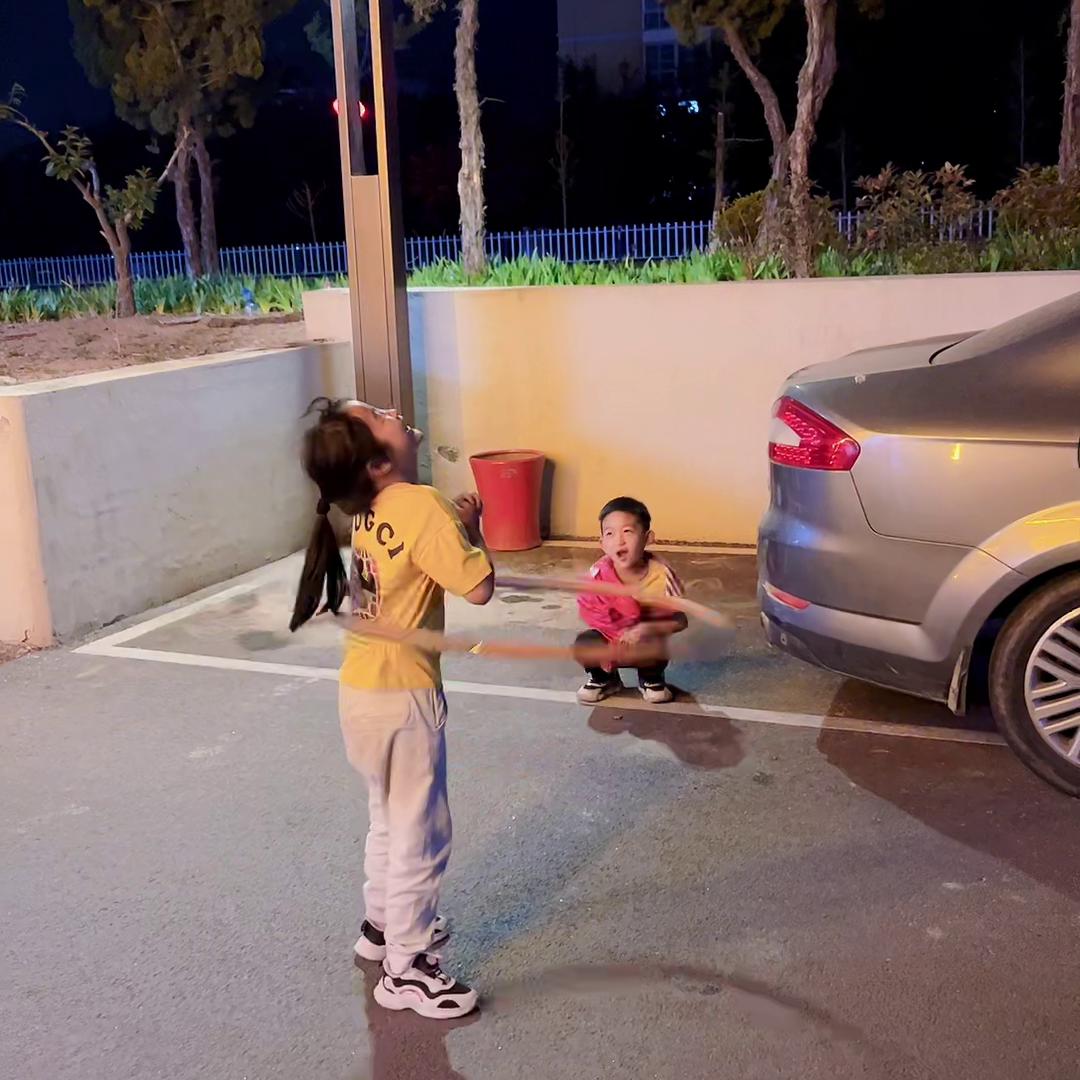 小伙子挣钱,小伙子很有发展前途