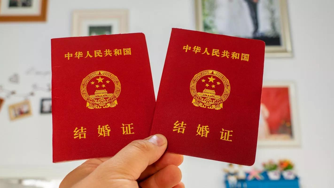 女方父母不同意偷偷领证的下场,女方父母不同意的婚姻要继续吗