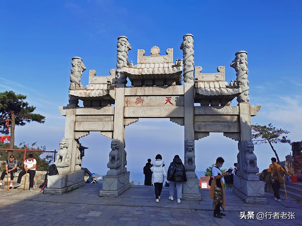 泰山看日出旅游攻略山上住宿,五一爬泰山哪个地方看日出最好