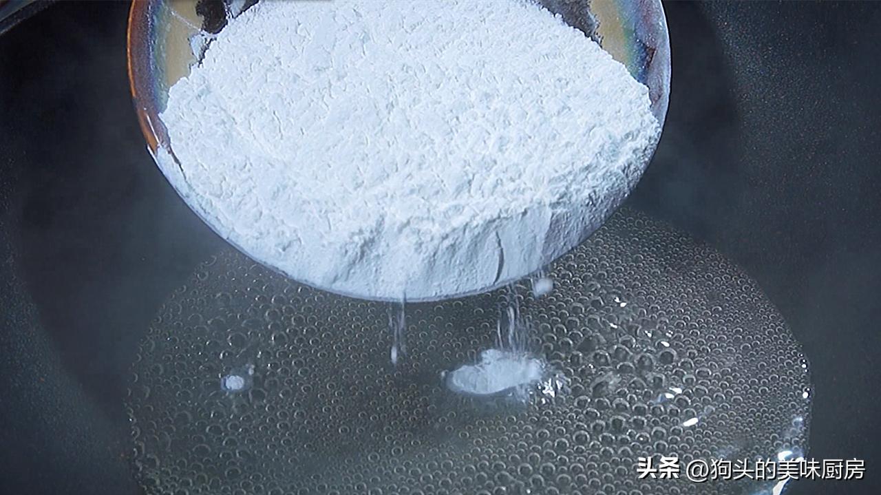 糯米粉炸的酥酥脆脆才不起泡,用糯米粉做酥酥脆脆的小零食