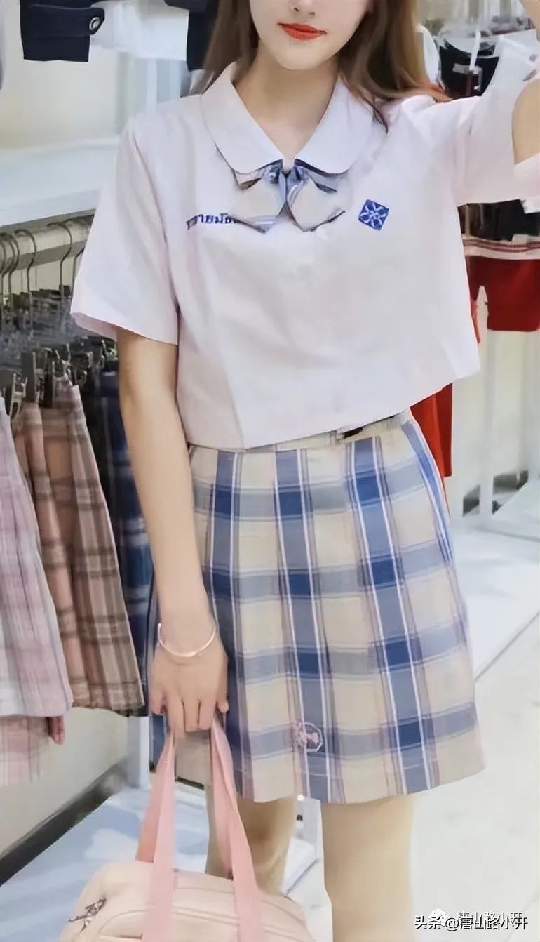 表妹突然加我微信了,女友偷偷让她闺蜜加我微信