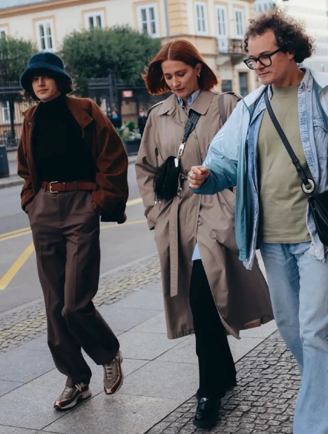 “穿越”到欧洲街头，我发现时髦的普通人们其实在穿这三双鞋子！