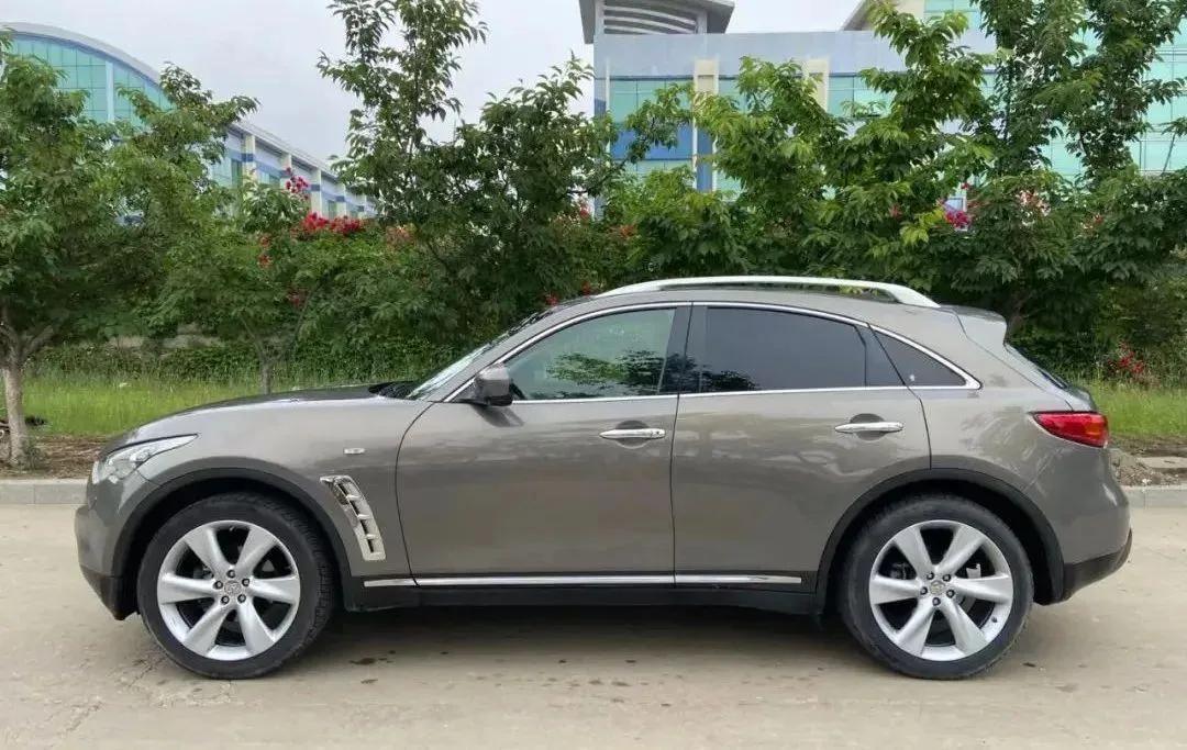 怪兽suv越野车,西装暴徒汽车suv英菲尼迪fx35