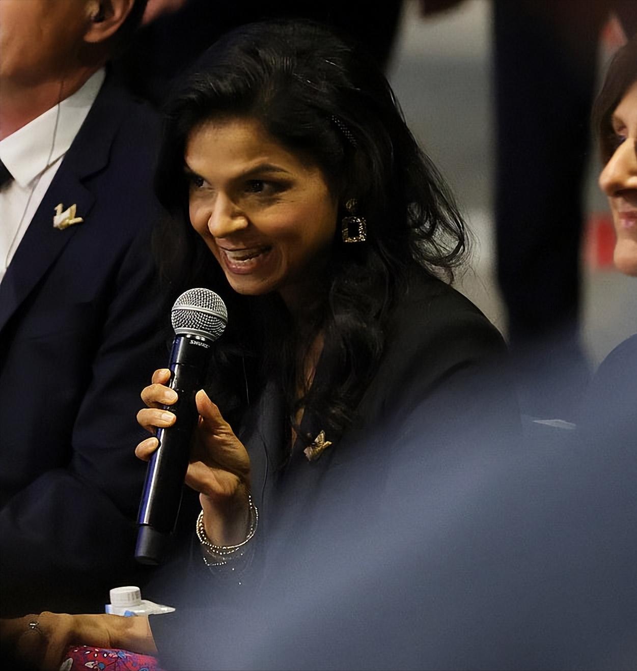 太太团在广岛G7放大招了！吉尔换成紫裙好高贵，日本夫人蓝裙翻车