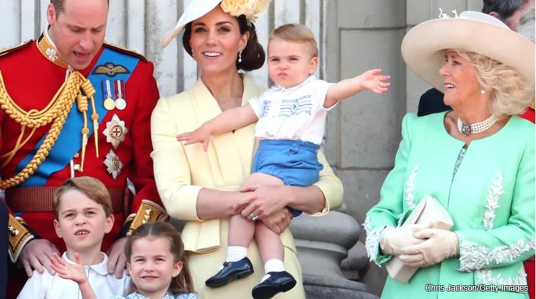 卡米拉气质逆袭不输戴安娜,卡米拉微笑回应凯特