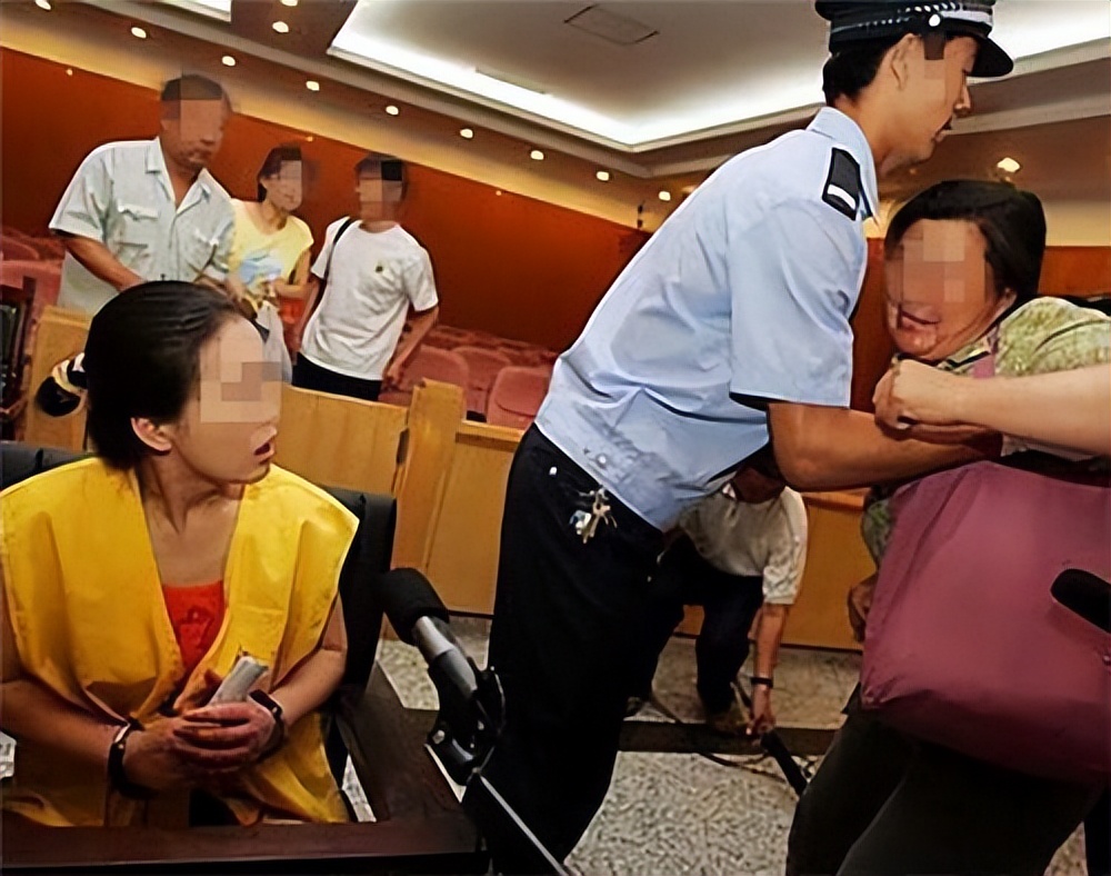 大巴车小女孩被烧伤事件,公交车被烧伤小女孩后续