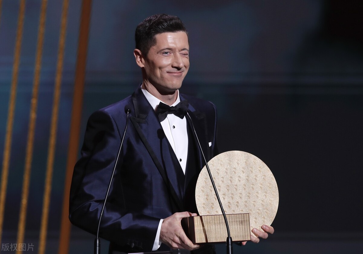 fifa年度莱万诺伊尔,莱万即将追平c罗欧冠纪录