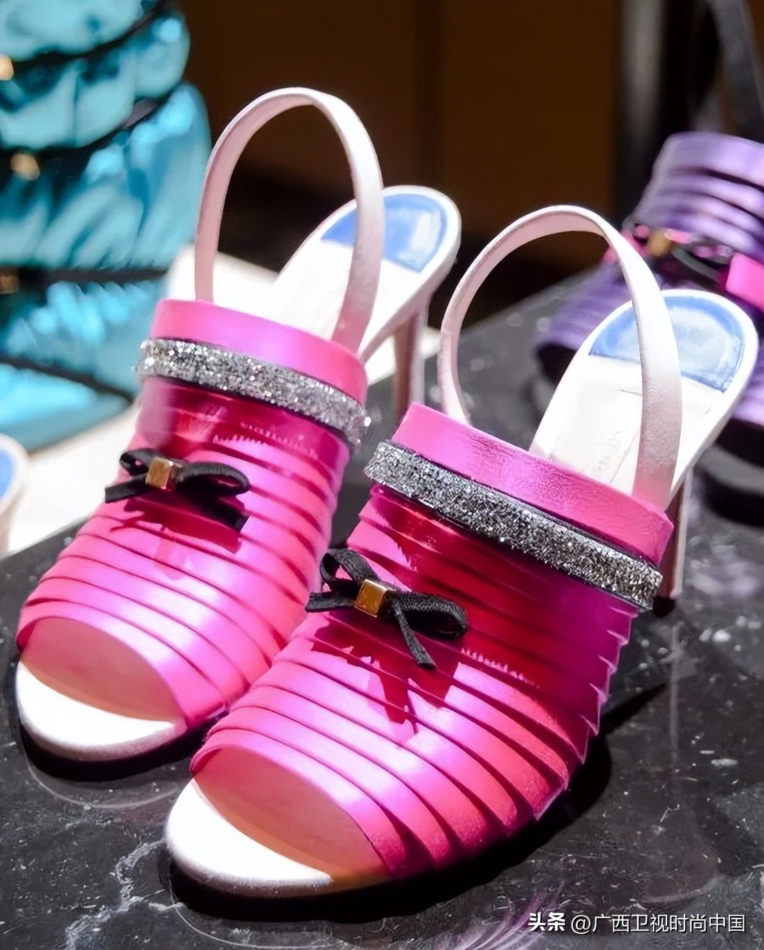 超大纱蝴蝶结怎么搭配,两个小蝴蝶结怎么搭配甜美