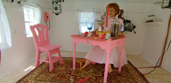 据说台风的时候，要把家里的窗户都打开，这样可以减小风的阻力