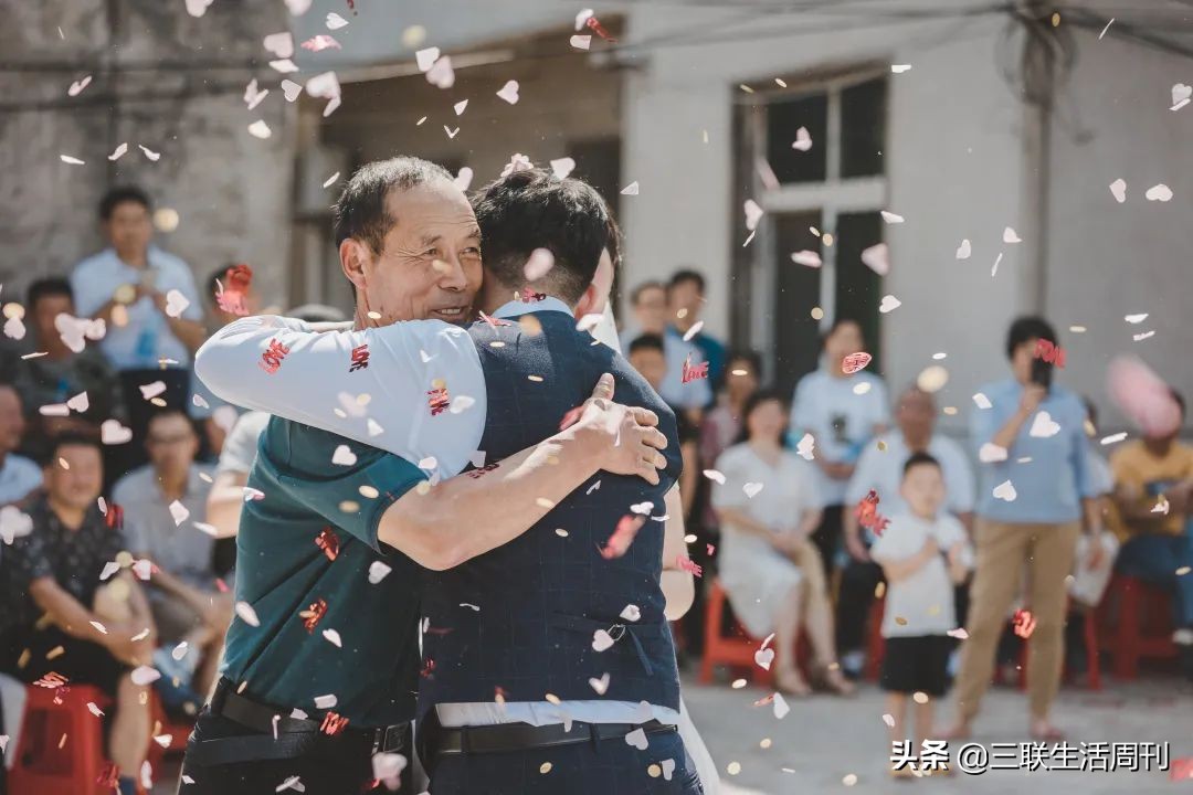 我回农村办新式婚礼：自己策划，村民夸奖，还登上了热搜