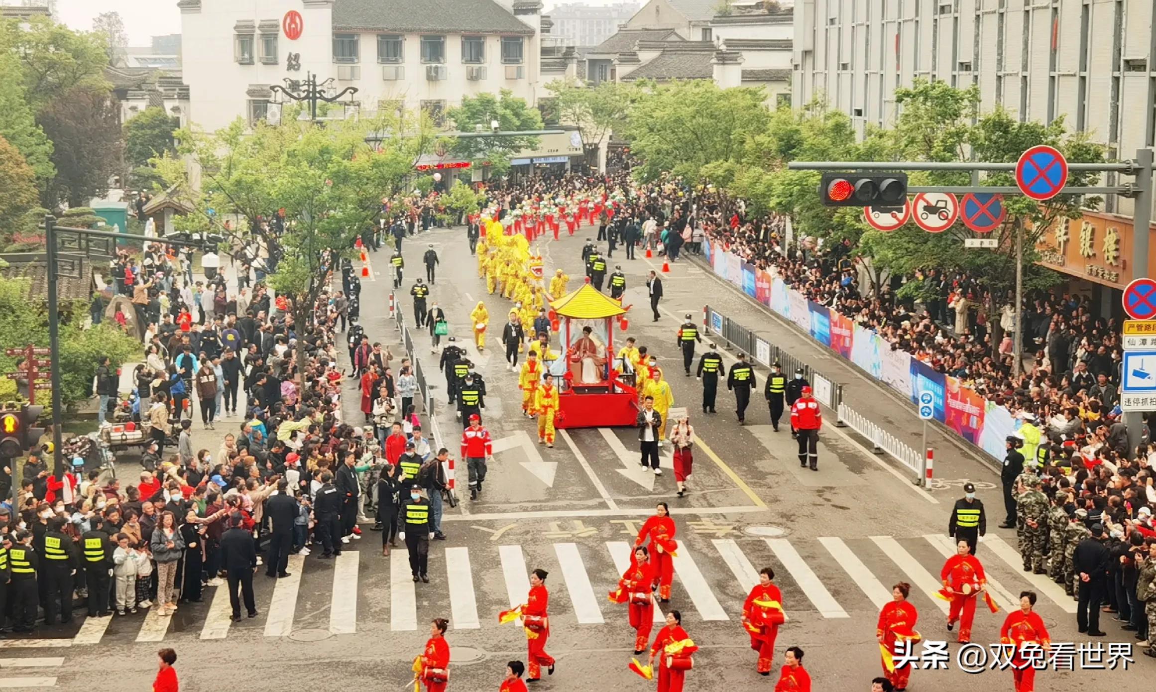 清明节游新市古镇,恰逢蚕花庙会