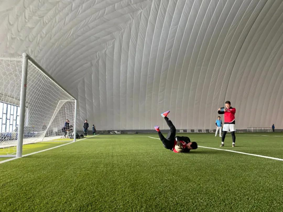新疆第一个空中足球场,新疆最专业的足球场