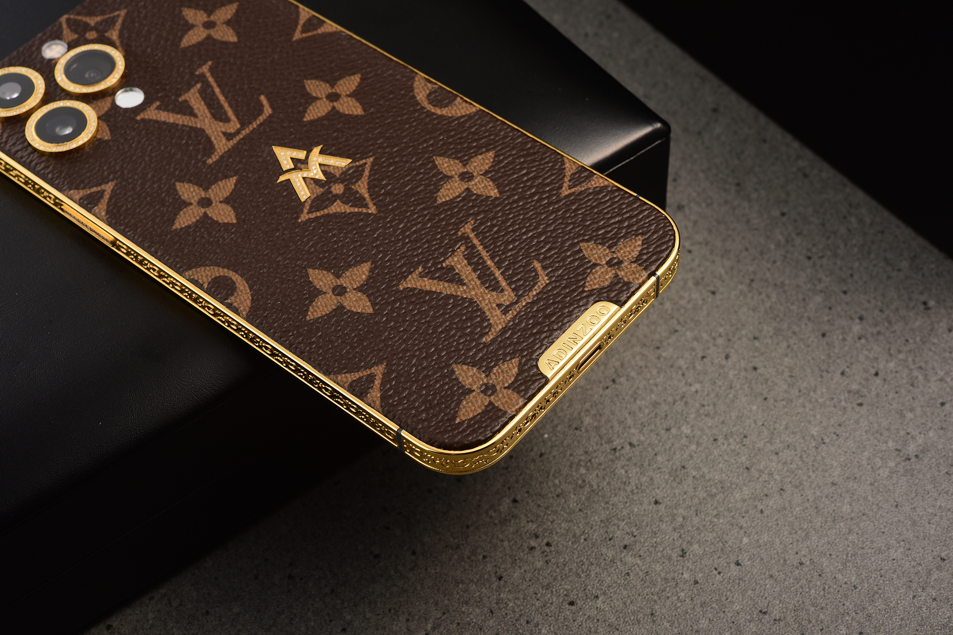 女神节快到了,给女神送一台LV定制的iPhone,如何?