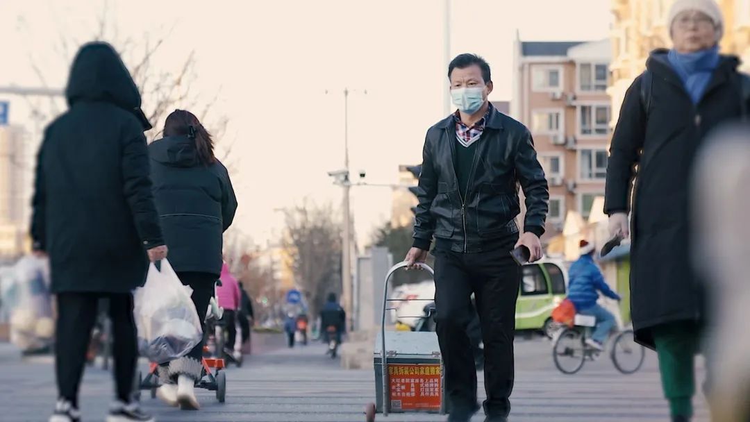 打工人涌入大城市：长租公寓爆满，简历多到看不过来