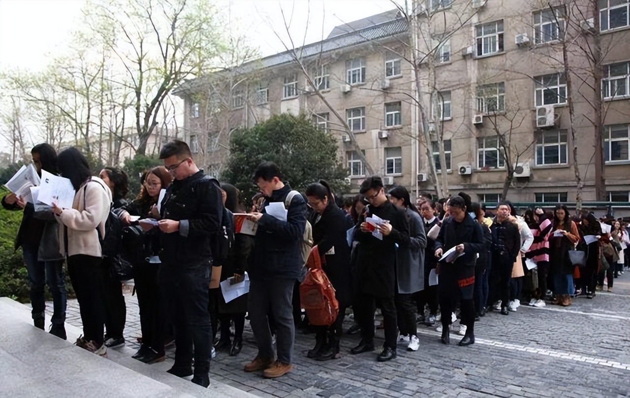 副处级公务员退休收入到底是多少,副处级公务员绩效工资