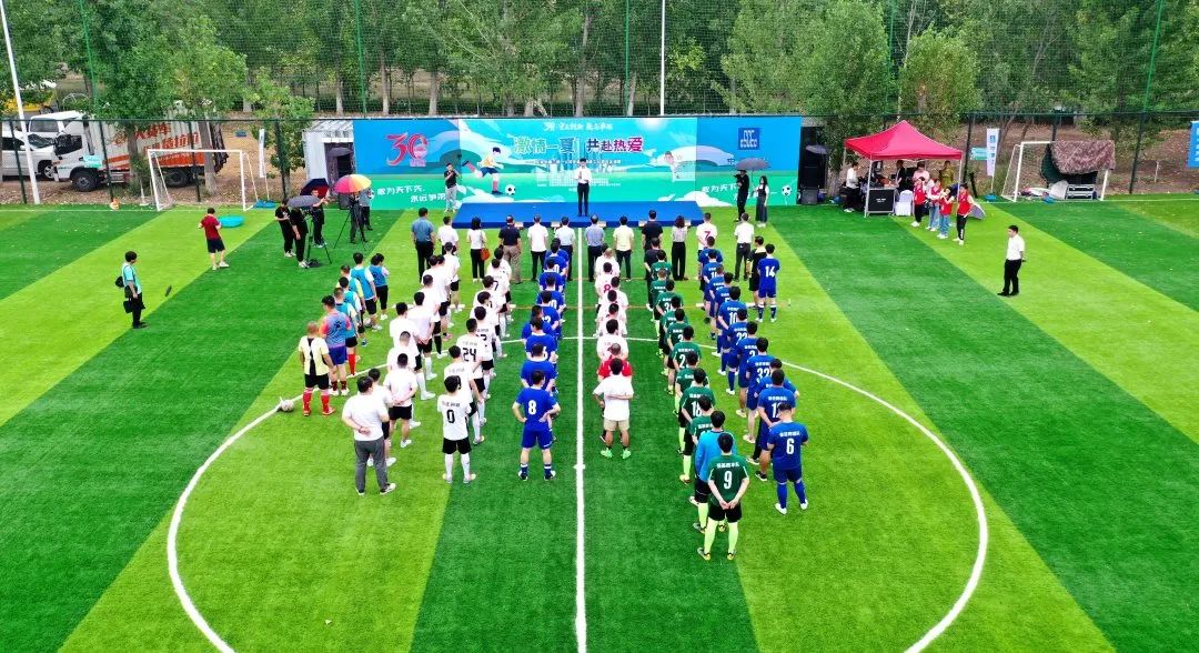 为热爱上场，建设者与“星星的孩子”逐梦绿茵