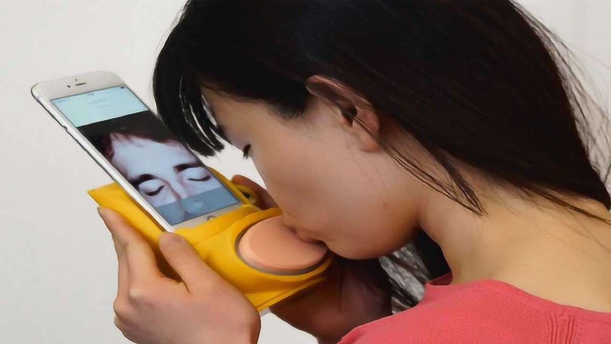 异地恋接吻神器引热议售价近300元,异地恋接吻神器真的有人买吗