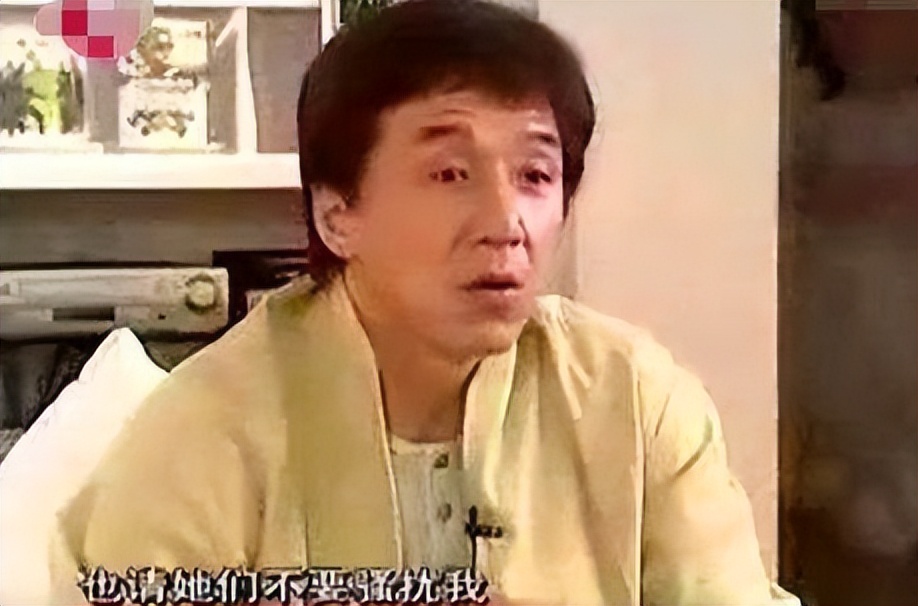 同样是成龙基因，把林凤娇儿子和吴绮莉女儿一对比，差距就出来了