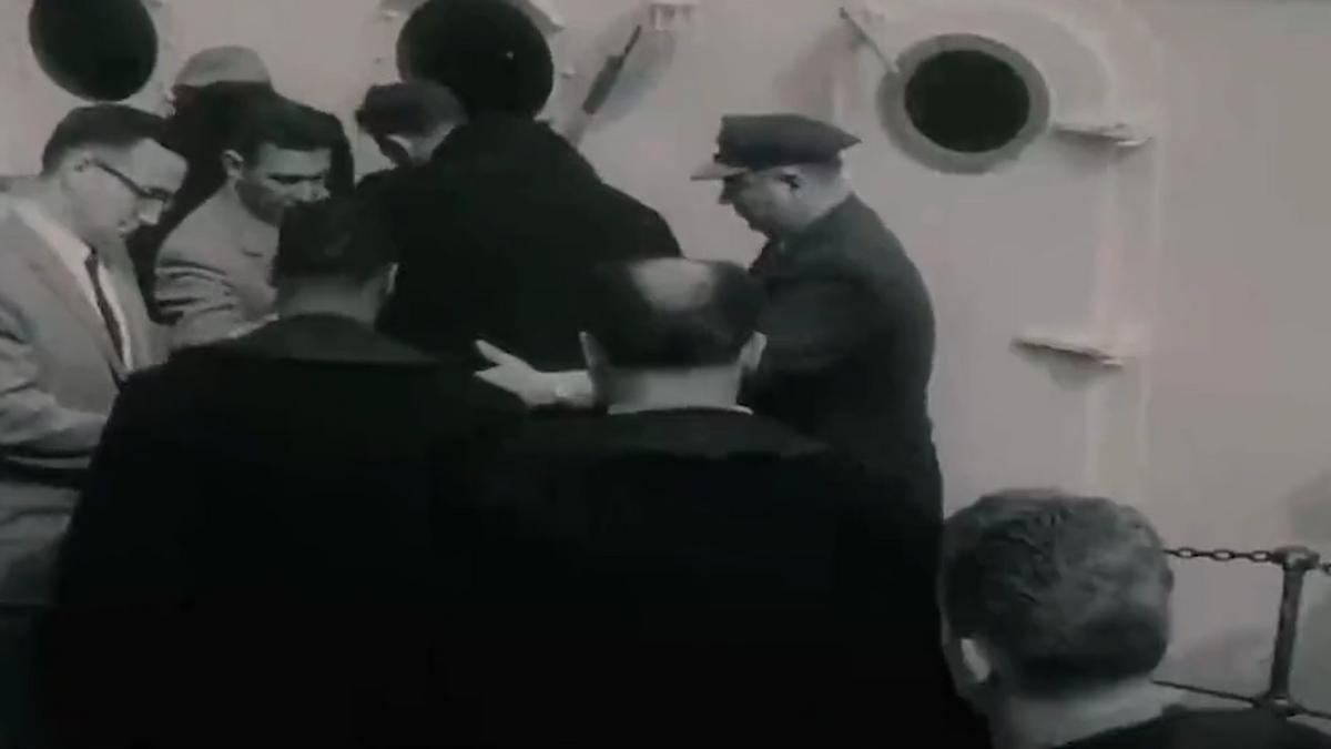 埃菲尔铁塔进化史,埃菲尔铁塔为什么两年就建好了