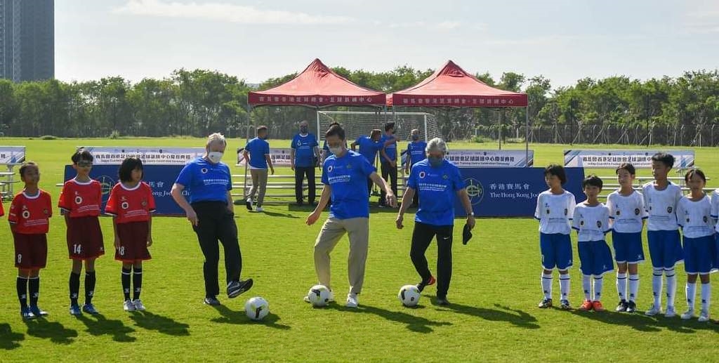 霍启山看香港足球队,霍启山看足球比赛