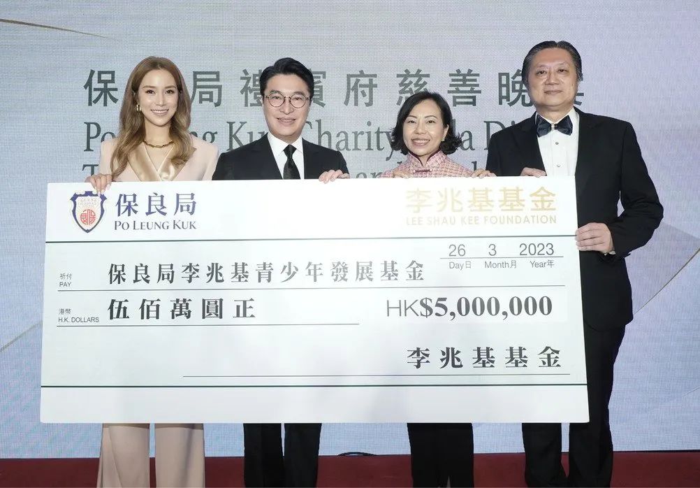 郭晶晶张曼玉合影,郭晶晶巩俐同框穿搭